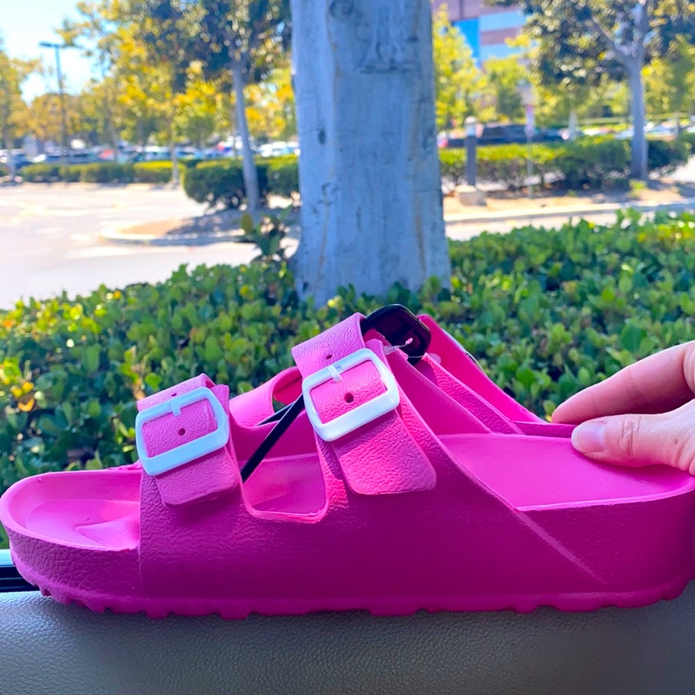 Woman’s BARBIE HOT PINK Water Sandals buckles Pool Slides SIZE 10 NEW MAGENTA